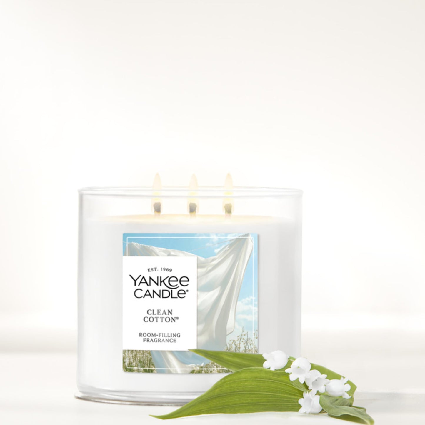 Yankee Candle Mid Summer's Night Scented Candle, 22oz Large Jar with up to 150 Hour Burn, Giftable