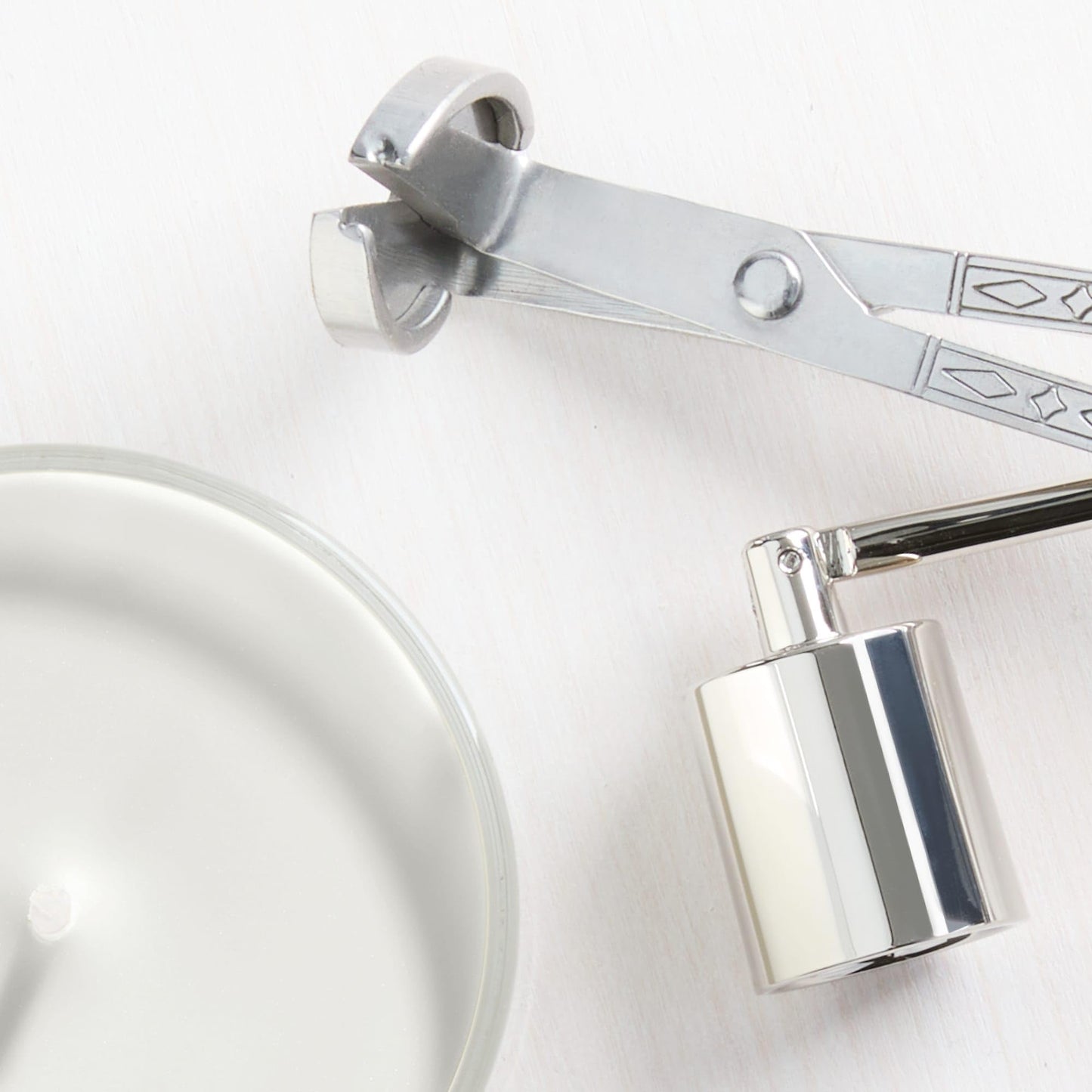 Yankee Candle Mid Summer's Night Scented Candle, 22oz Large Jar with up to 150 Hour Burn, Giftable