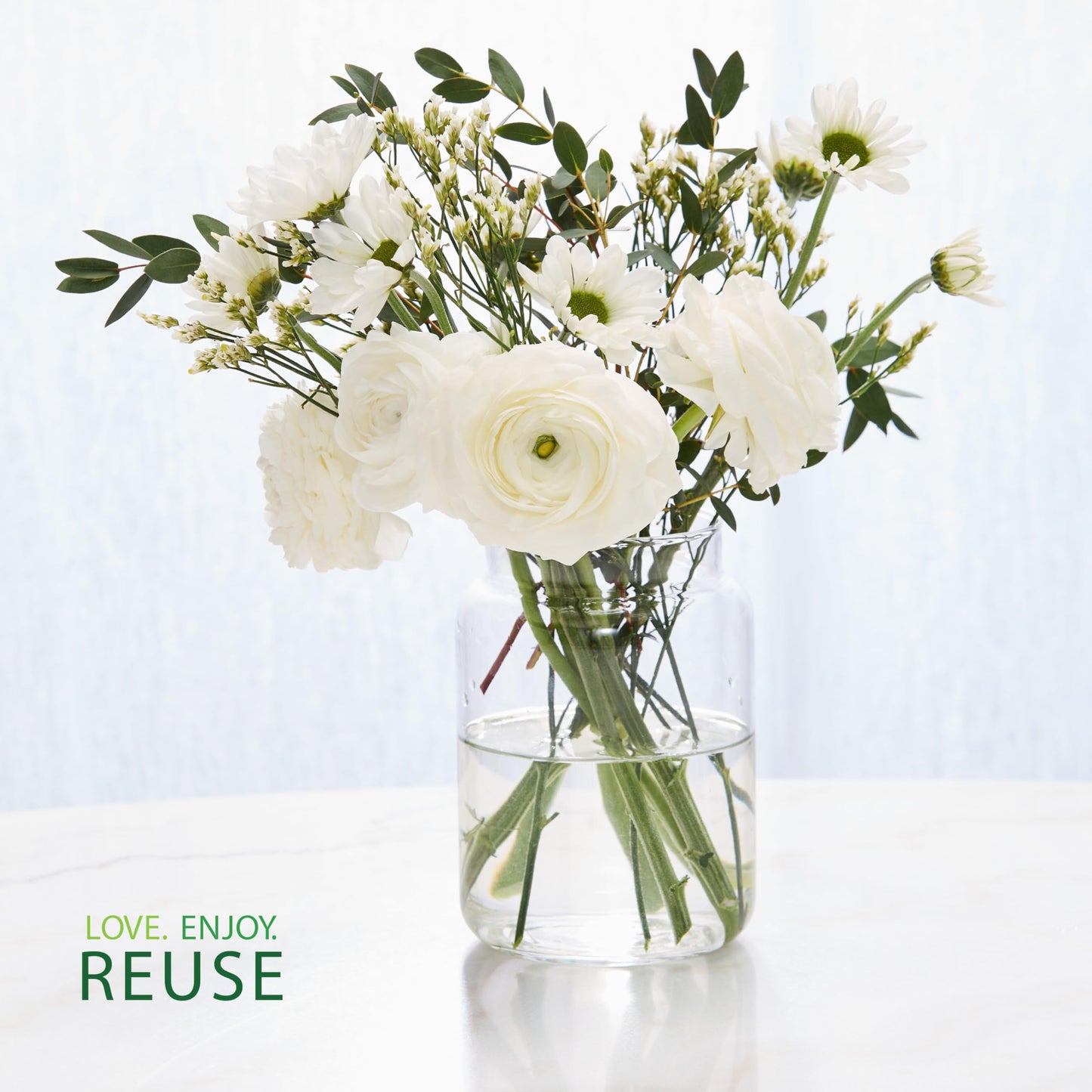 Yankee Candle Mid Summer's Night Scented Candle, 22oz Large Jar with up to 150 Hour Burn, Giftable